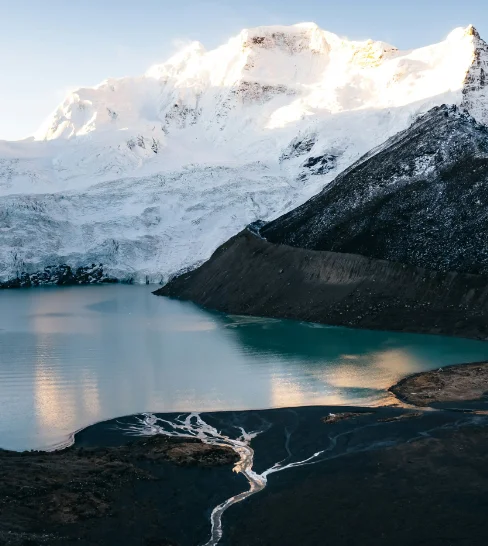 Geet Travel - Majestic Snow-Capped Himalayan Peaks in Tibet