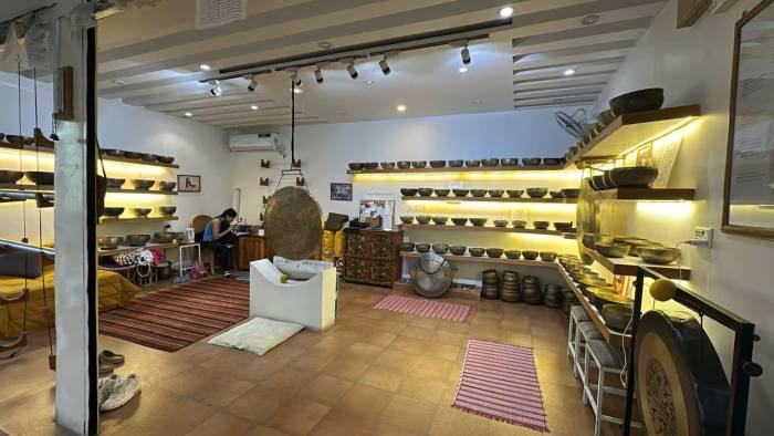 Kathmandu: Boudhanath Tour, Sound Healing & Art Gallery Visit